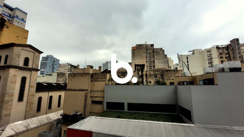 Sala Comercial Reformada de 124 m² para Venda no Centro de Porto Alegre