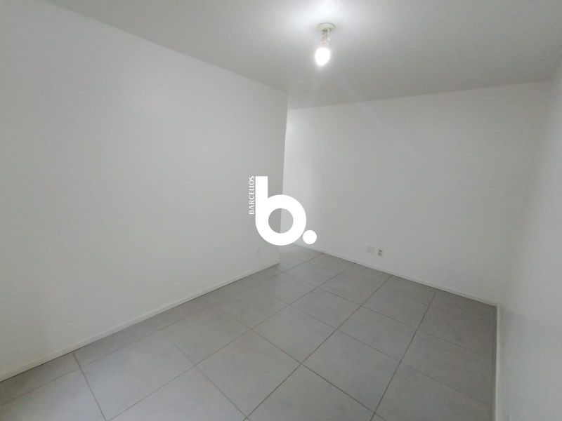 Apartamento Amplo e Iluminado com 2 Dormitórios no Protásio Alves