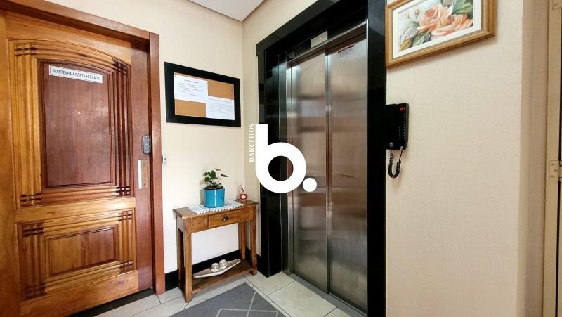 Apartamento Semimobiliado de 2 Dormitórios para Locação no Bairro Tristeza