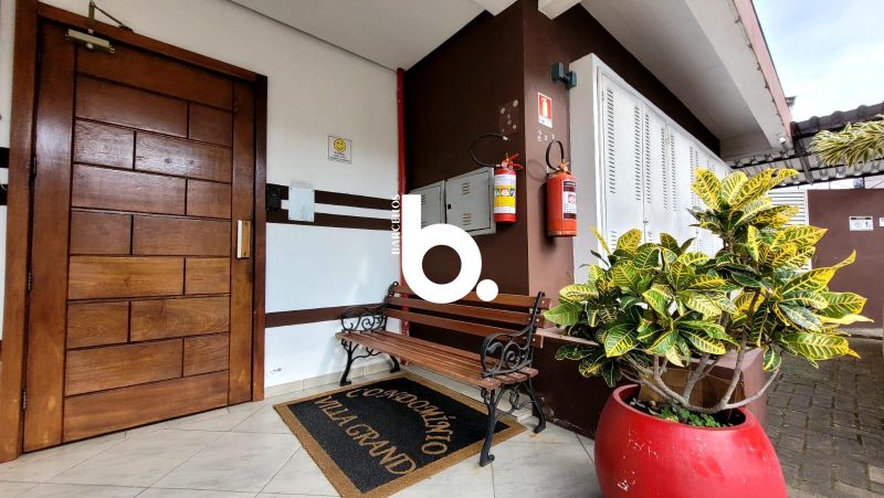 Apartamento Semimobiliado de 2 Dormitórios para Locação no Bairro Tristeza