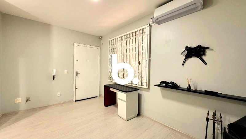 Apartamento Semimobiliado de 1 Dormitório com Lareira e Churrasqueira no Jardim Botânico