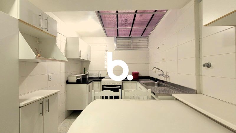 Apartamento Semimobiliado de 1 Dormitório com Lareira e Churrasqueira no Jardim Botânico