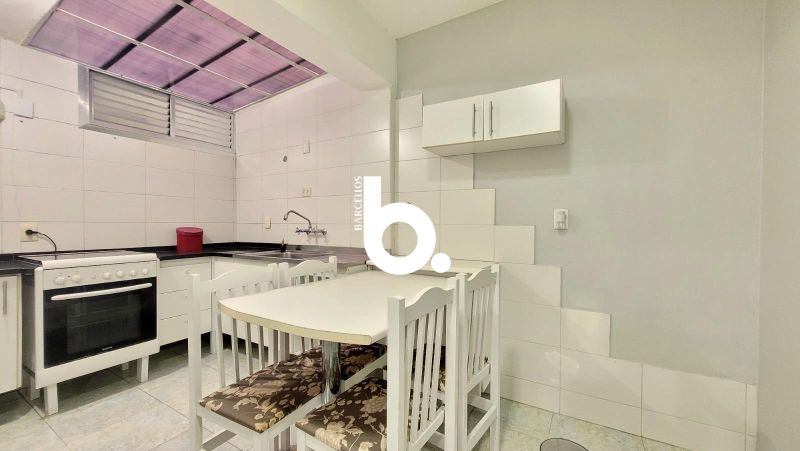 Apartamento Semimobiliado de 1 Dormitório com Lareira e Churrasqueira no Jardim Botânico