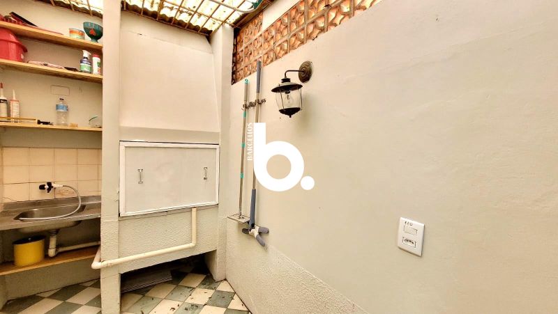 Apartamento Semimobiliado de 1 Dormitório com Lareira e Churrasqueira no Jardim Botânico