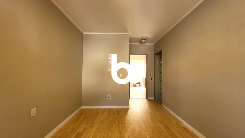 Apartamento 2 Dormitórios Reformado com 83m² no Petrópolis