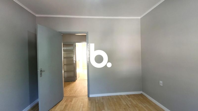 Apartamento 2 Dormitórios Reformado com 83m² no Petrópolis