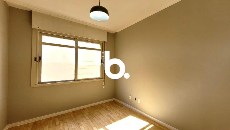 Apartamento 2 Dormitórios Reformado com 83m² no Petrópolis