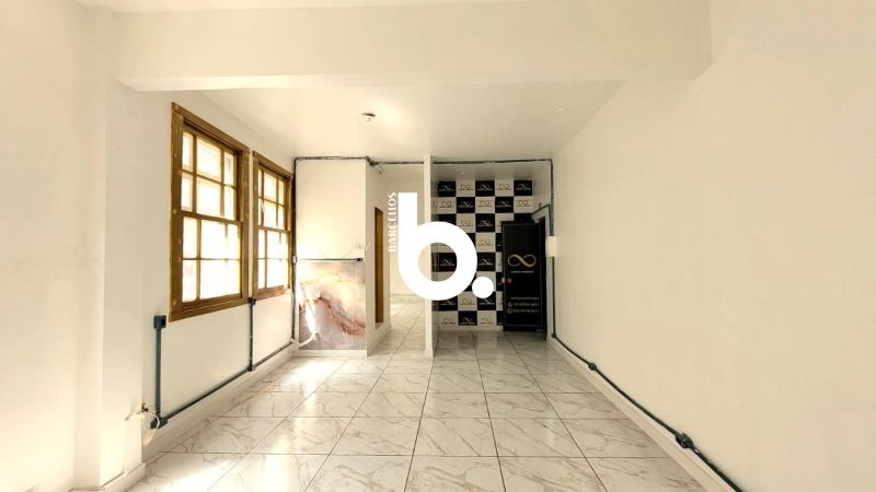 Espaço amplo com possibilidade de transformação em apartamento no Centro de Porto Alegre