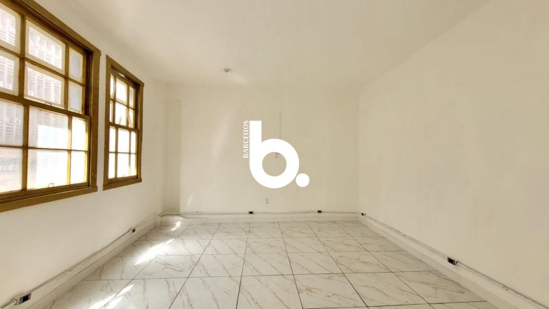 Espaço amplo com possibilidade de transformação em apartamento no Centro de Porto Alegre