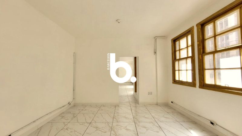 Espaço amplo com possibilidade de transformação em apartamento no Centro de Porto Alegre