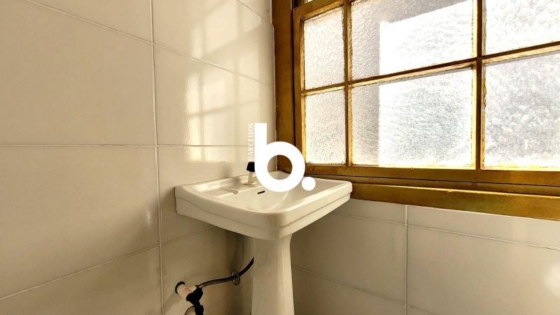 Espaço amplo com possibilidade de transformação em apartamento no Centro de Porto Alegre