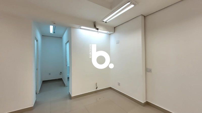 Loja térrea com 71 m² de área privativa, localizada na Rua dos Andradas.