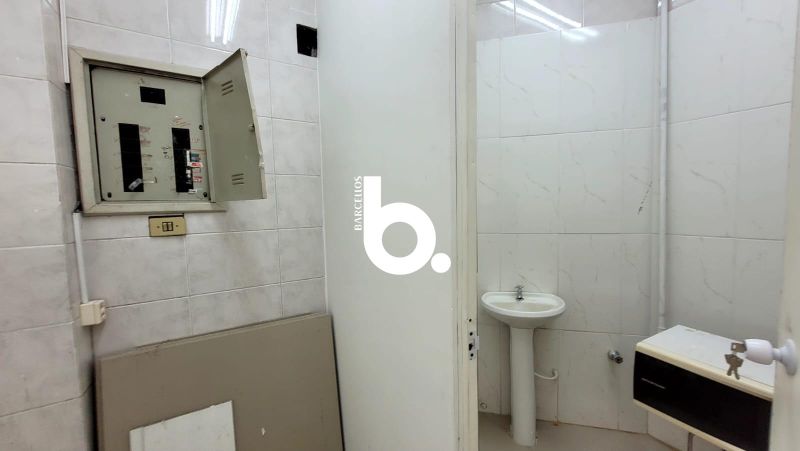 Loja térrea com 71 m² de área privativa, localizada na Rua dos Andradas.