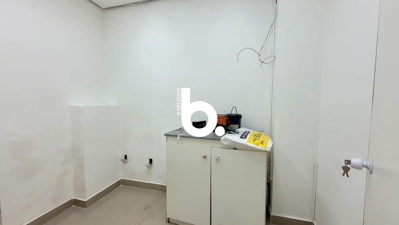 Loja térrea com 71 m² de área privativa, localizada na Rua dos Andradas.