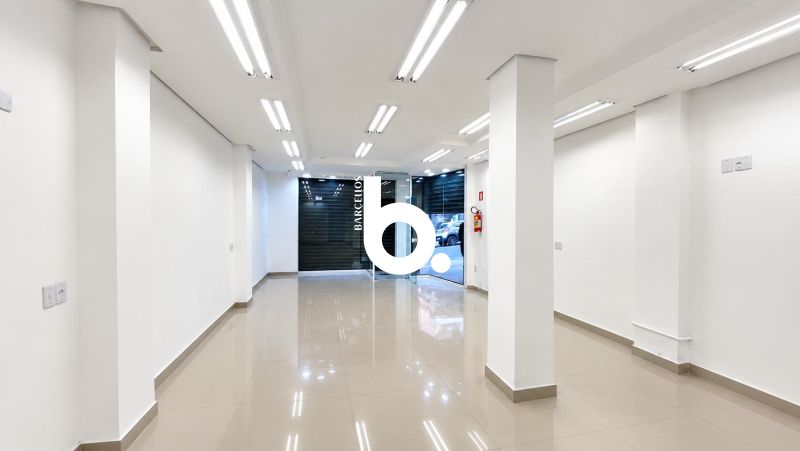 Loja térrea com 71 m² de área privativa, localizada na Rua dos Andradas.