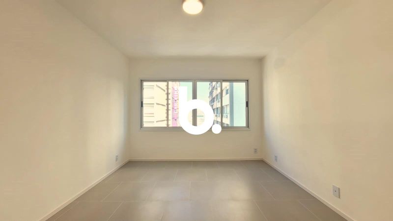 Apartamento 1 Dormitório Reformado com Projeto de Arquiteto | 66 m² | Centro Histórico