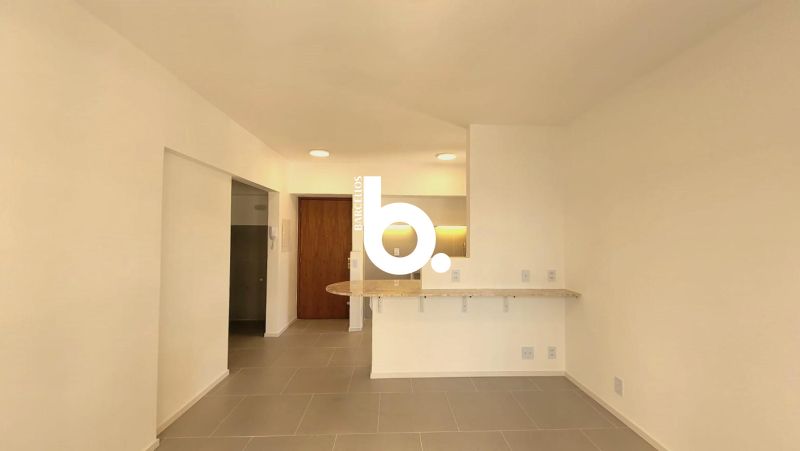 Apartamento 1 Dormitório Reformado com Projeto de Arquiteto | 66 m² | Centro Histórico