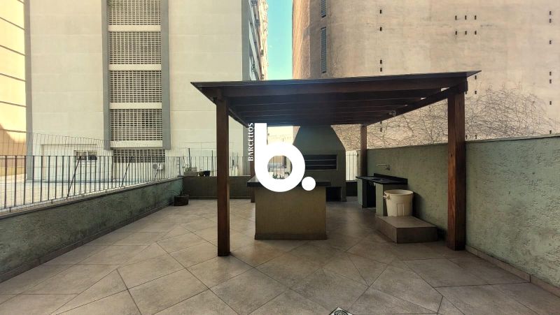 Apartamento 1 Dormitório Reformado com Projeto de Arquiteto | 66 m² | Centro Histórico