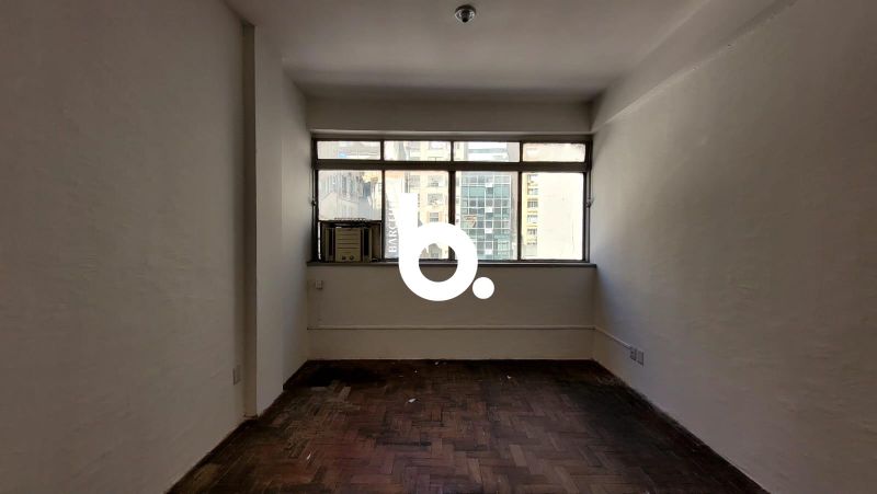 Sala Comercial de 53m² na Galeria Malcon – Frente para a Rua dos Andradas