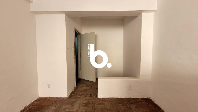 Sala Comercial de 53m² na Galeria Malcon – Frente para a Rua dos Andradas