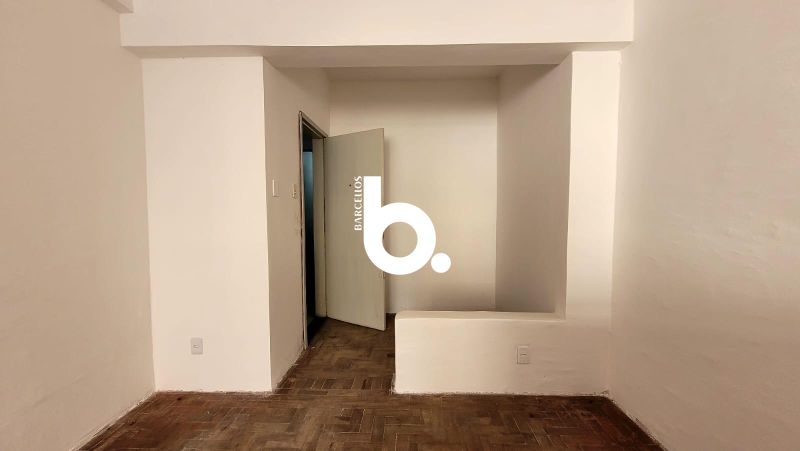 Sala Comercial de 53m² na Galeria Malcon – Frente para a Rua dos Andradas