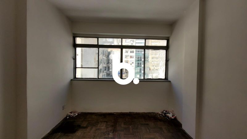 Sala Comercial de 53m² na Galeria Malcon – Frente para a Rua dos Andradas