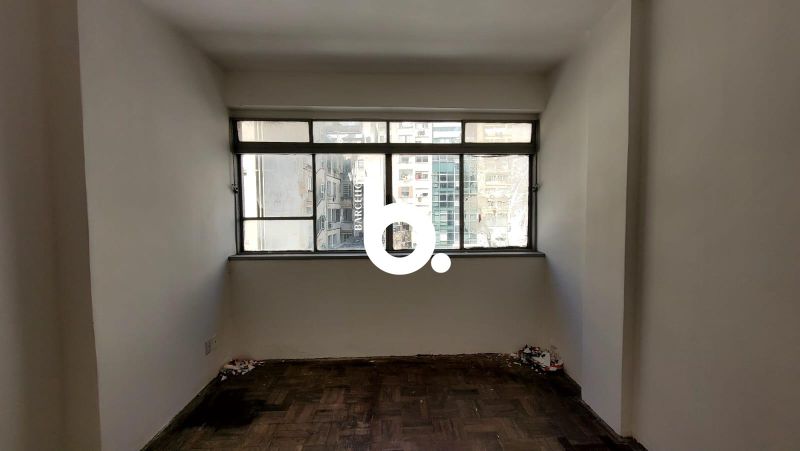 Sala Comercial de 53m² na Galeria Malcon – Frente para a Rua dos Andradas