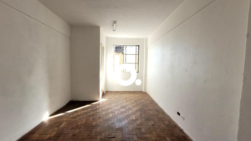 Sala Comercial 23m² com Banheiro Privativo na Galeria do Rosário