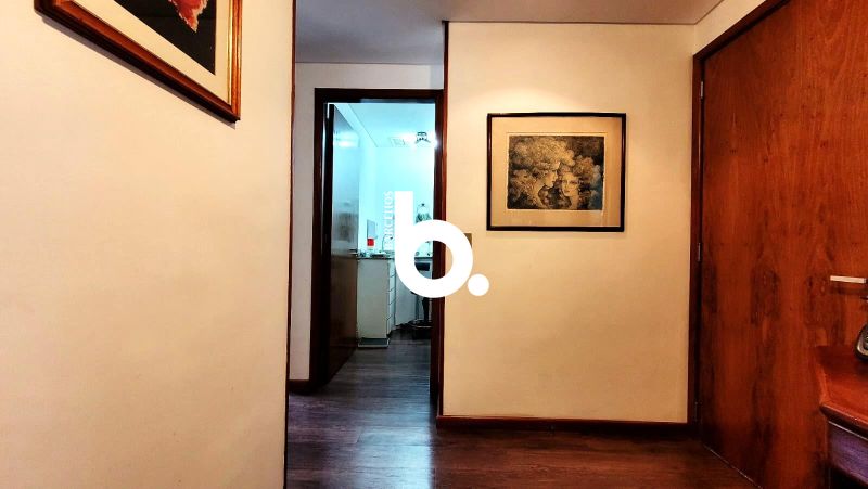 Conjunto Comercial 48m² com 2 Consultórios e Garagem no Moinhos de Vento