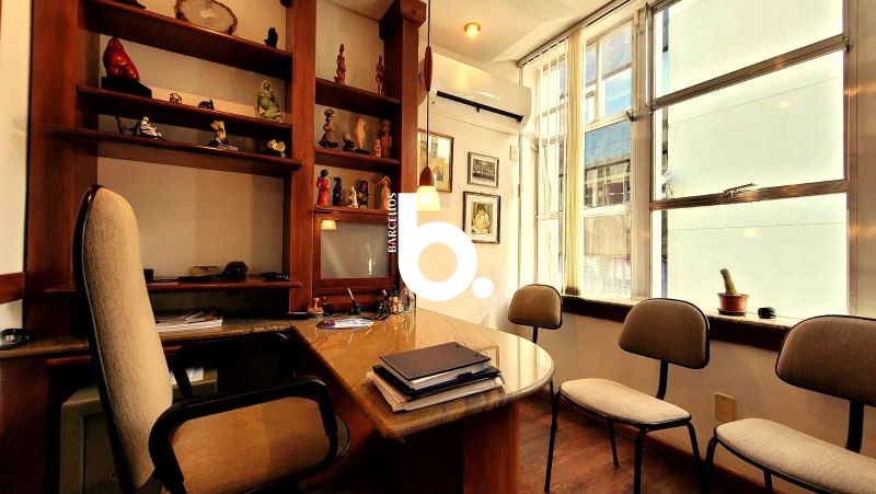 Conjunto Comercial 48m² com 2 Consultórios e Garagem no Moinhos de Vento