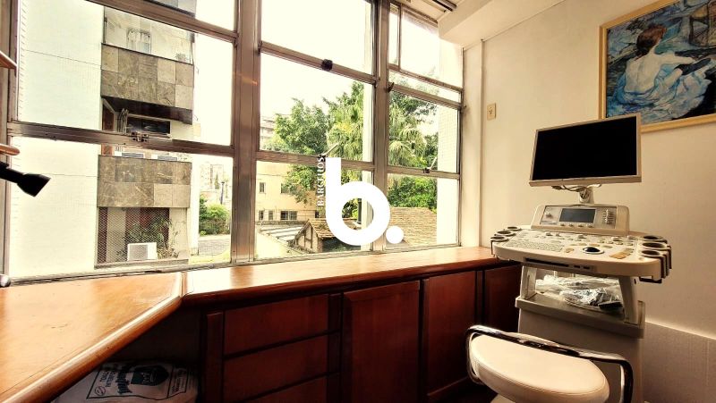 Conjunto Comercial 48m² com 2 Consultórios e Garagem no Moinhos de Vento