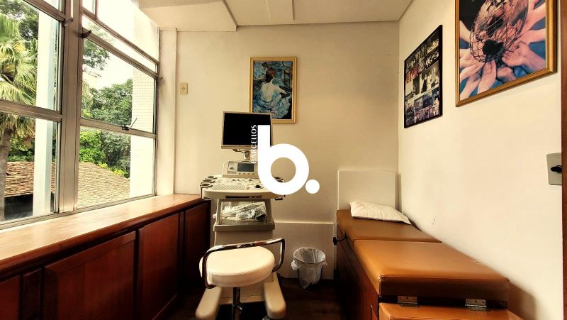Conjunto Comercial 48m² com 2 Consultórios e Garagem no Moinhos de Vento