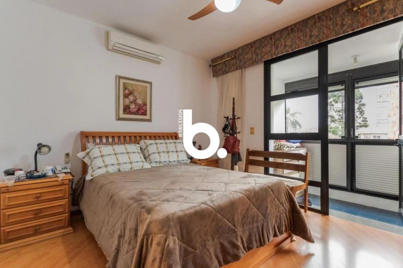 Cobertura Triplex com 266m², Solarium e 2 Boxes em Petrópolis