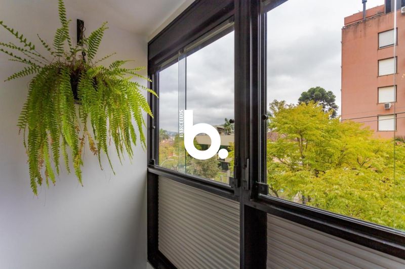 Cobertura Triplex com 266m², Solarium e 2 Boxes em Petrópolis