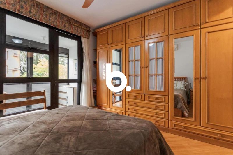 Cobertura Triplex com 266m², Solarium e 2 Boxes em Petrópolis