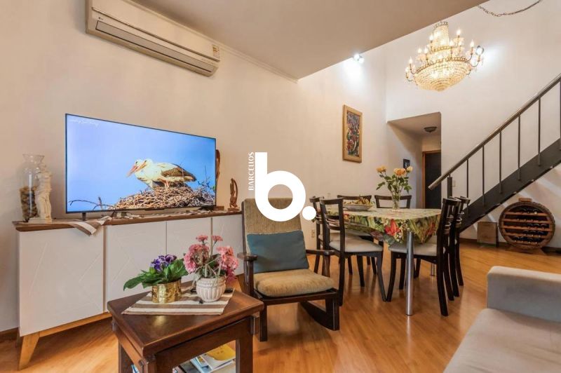 Cobertura Triplex com 266m², Solarium e 2 Boxes em Petrópolis