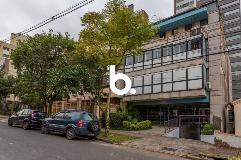Cobertura Triplex com 266m², Solarium e 2 Boxes em Petrópolis