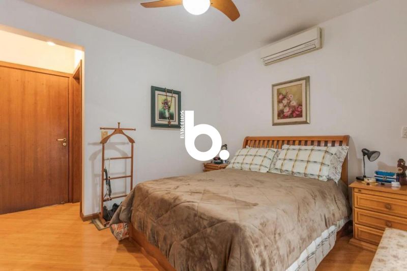Cobertura Triplex com 266m², Solarium e 2 Boxes em Petrópolis
