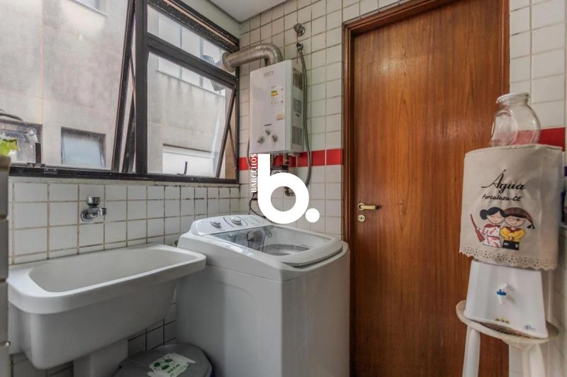 Cobertura Triplex com 266m², Solarium e 2 Boxes em Petrópolis