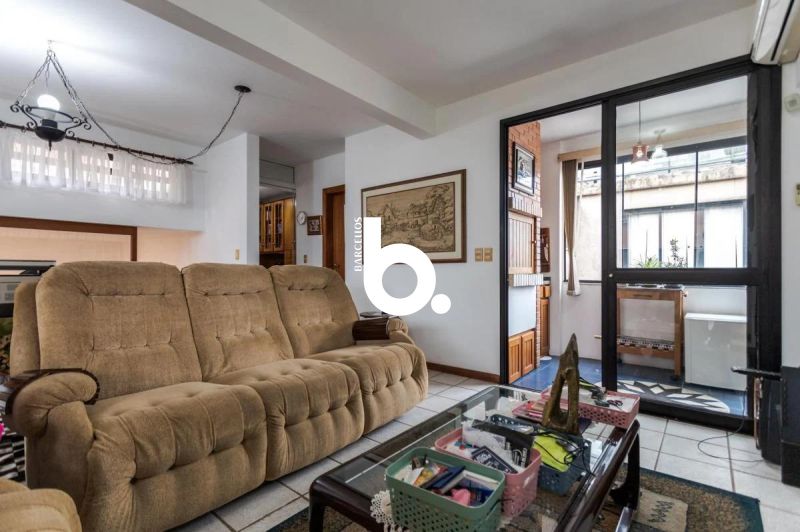 Cobertura Triplex com 266m², Solarium e 2 Boxes em Petrópolis