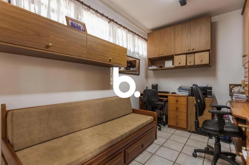 Cobertura Triplex com 266m², Solarium e 2 Boxes em Petrópolis