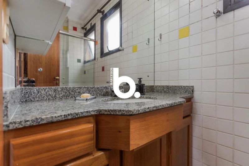 Cobertura Triplex com 266m², Solarium e 2 Boxes em Petrópolis