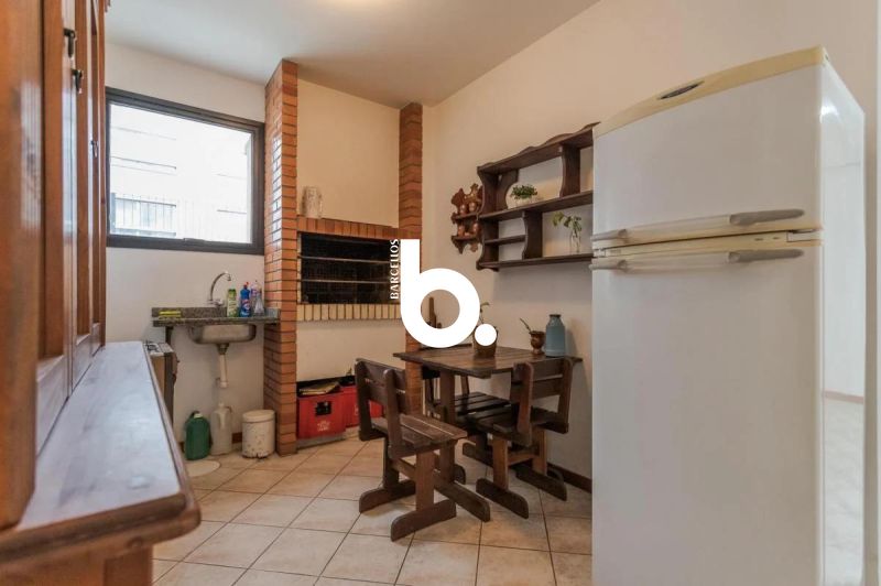 Cobertura Triplex com 266m², Solarium e 2 Boxes em Petrópolis
