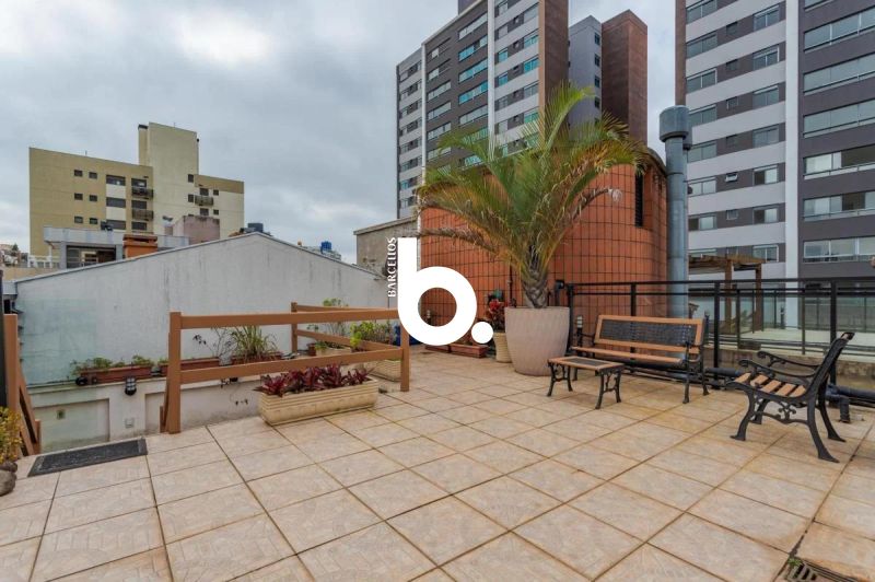 Cobertura Triplex com 266m², Solarium e 2 Boxes em Petrópolis