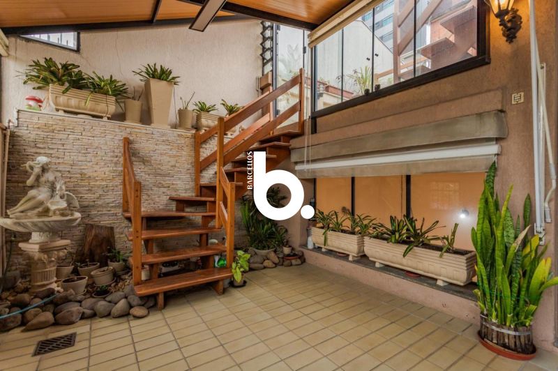 Cobertura Triplex com 266m², Solarium e 2 Boxes em Petrópolis