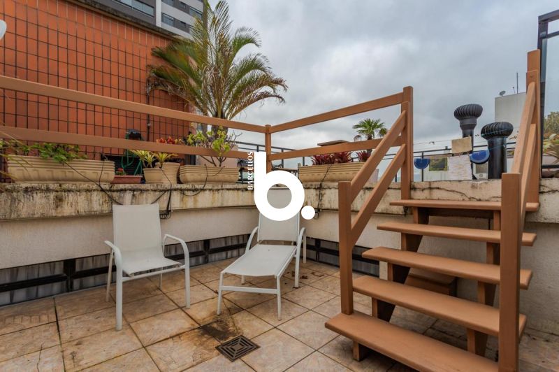 Cobertura Triplex com 266m², Solarium e 2 Boxes em Petrópolis
