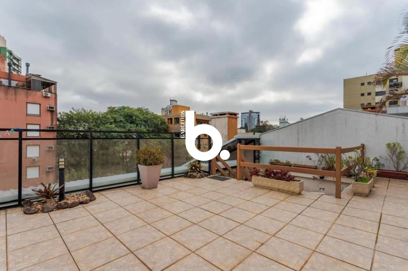 Cobertura Triplex com 266m², Solarium e 2 Boxes em Petrópolis