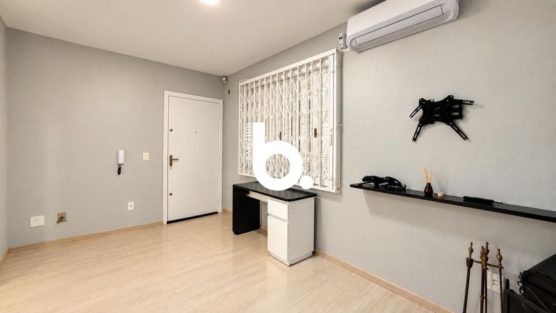 Apartamento Semimobiliado de 1 Dormitório com Lareira e Churrasqueira no Jardim Botânico