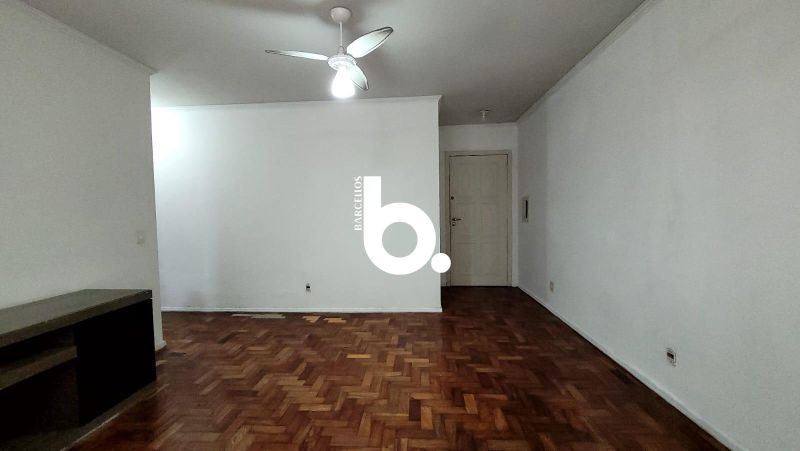 Apartamento Semimobiliado de 1 Dormitório com Sacada na Avenida Cavalhada
