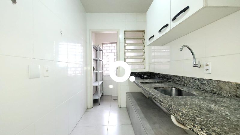 Apartamento Semimobiliado de 1 Dormitório com Sacada na Avenida Cavalhada